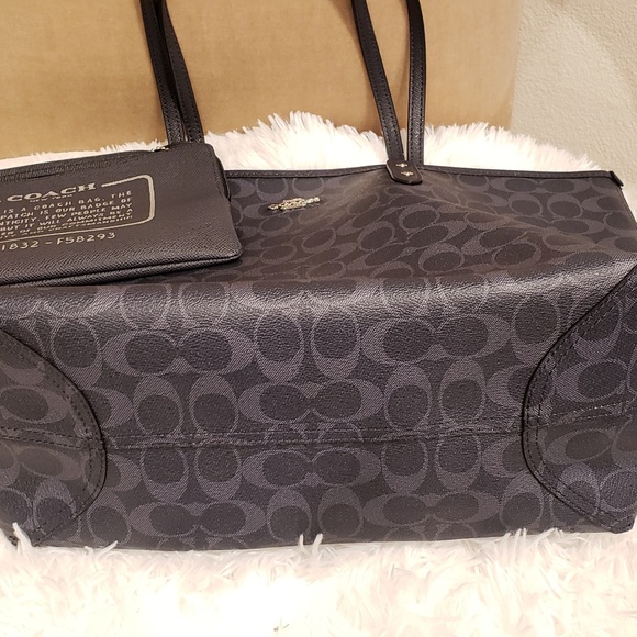 Brand New Coach Reversible Tote Bag MSRP $350 - Picture 4 of 4